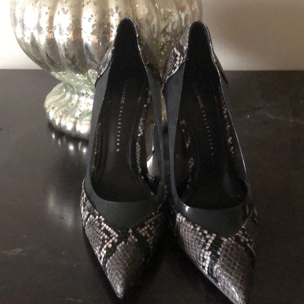 Zara black patent snakeskin pvc pump heels